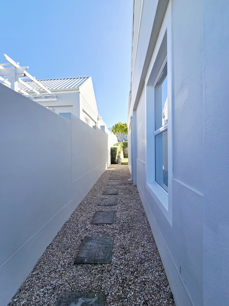 2 Bedroom Property for Sale in Kingswood Golf Estate Western Cape